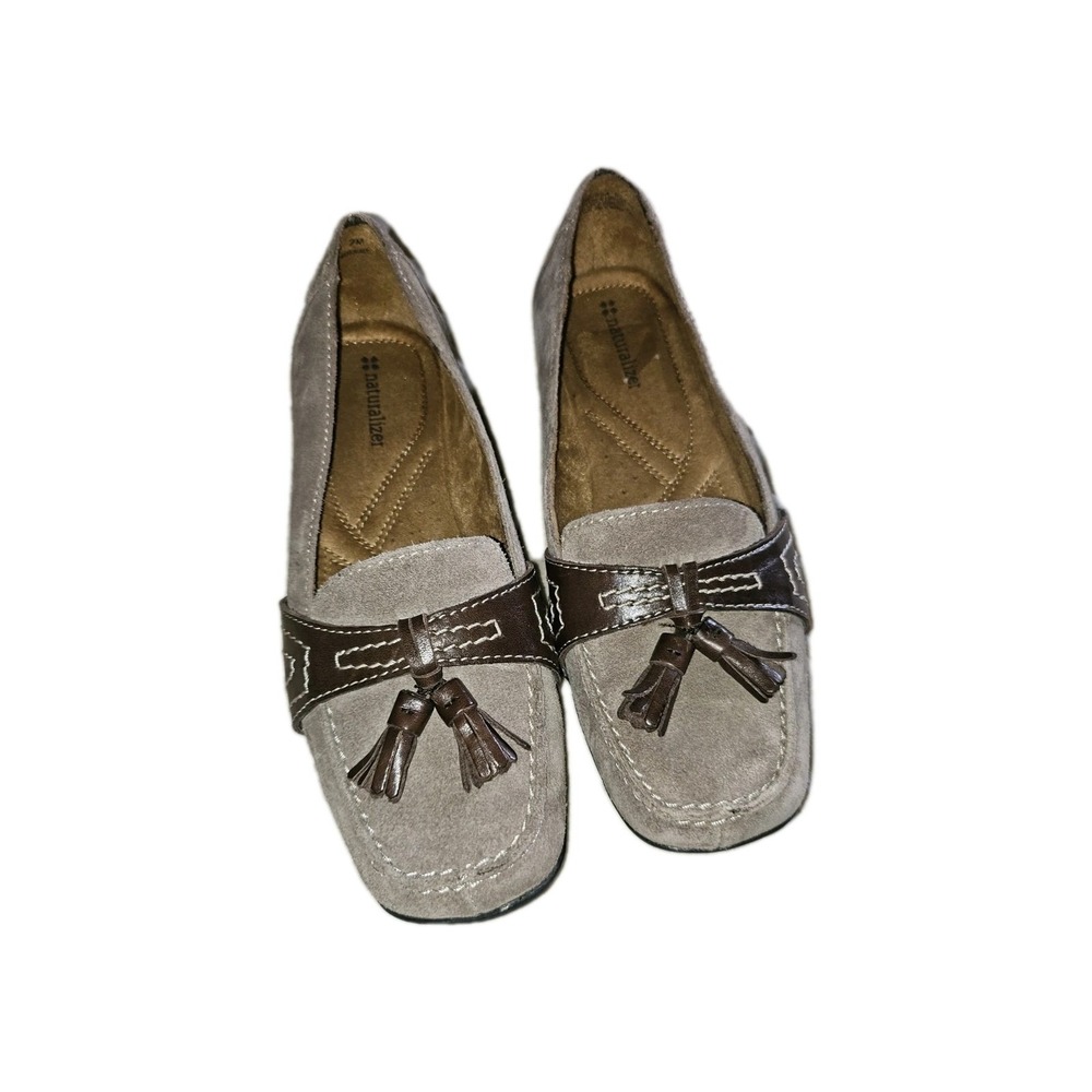 Naturalizer Ladies Beige Suede Loafers With Brown Leather Tassels Size 7